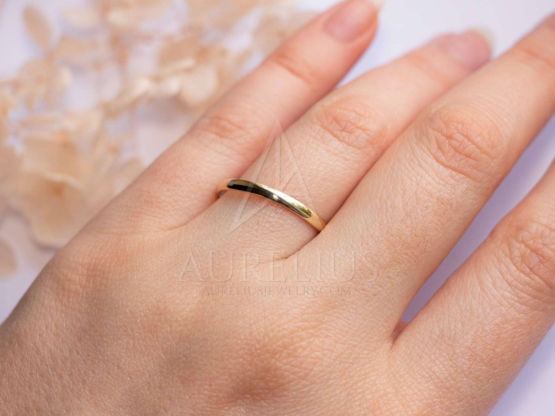 Beveled Band Ring in 18K Yellow Gold, 6mm | David Yurman