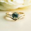 verde piedra preciosa conjunto de anillos de compromiso