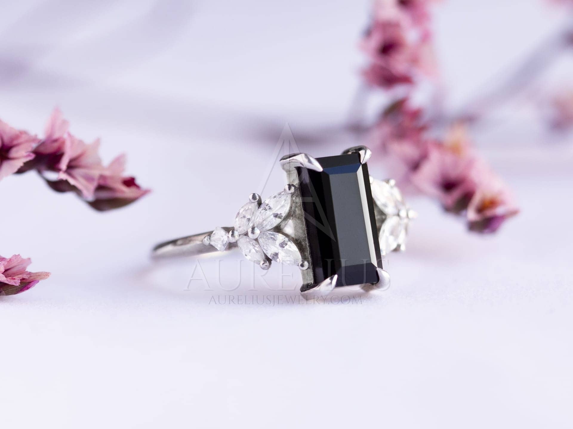 Color Blossom Mini Star Ring, Yellow Gold, Onyx And Diamond - Categories