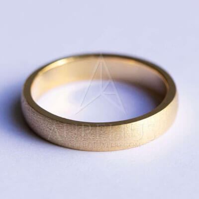 modern ring for man in yellow gold
